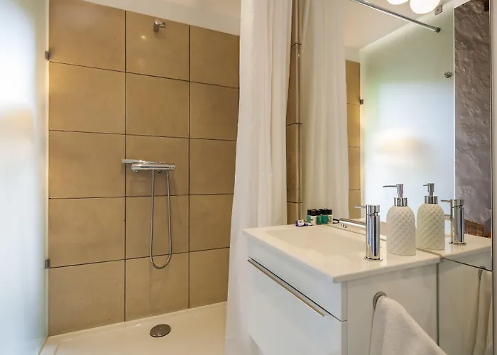 1720 Quinta Da Cancela - Winery & Гостевой дом Гимарайнш